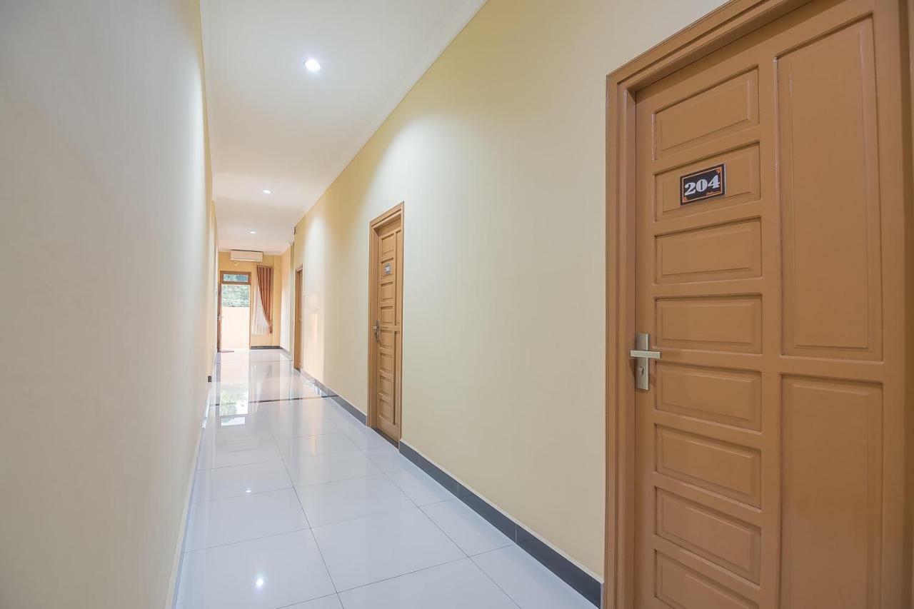 Reddoorz Plus Near Syamsudin Noor Airport 3 Banjarbaru Buitenkant foto