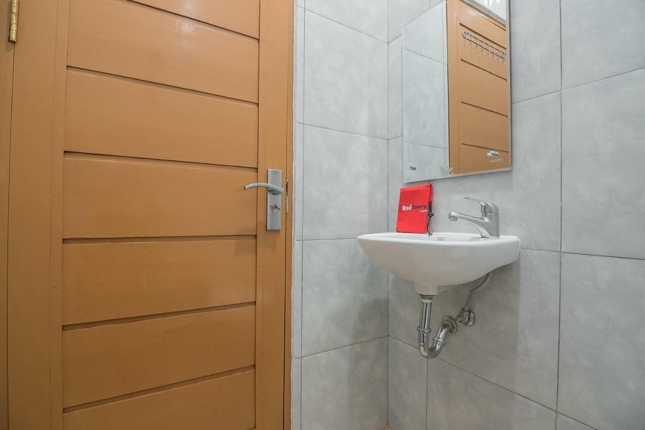 Reddoorz Plus Near Syamsudin Noor Airport 3 Banjarbaru Kamer foto